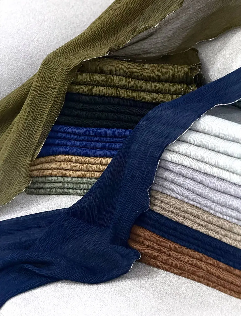 شال حاشیه دار پرنیا